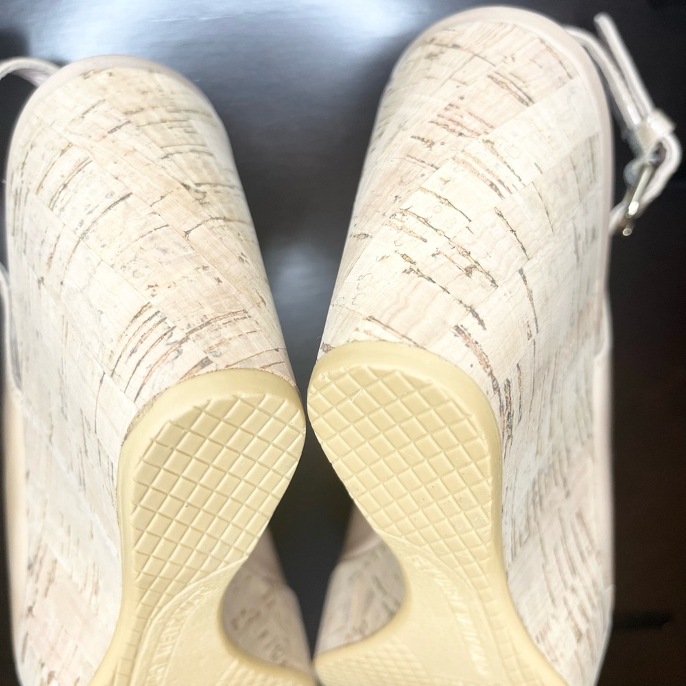 Stuart Weitzman Tan Platform Slingback Heels - Picture 8 of 8
